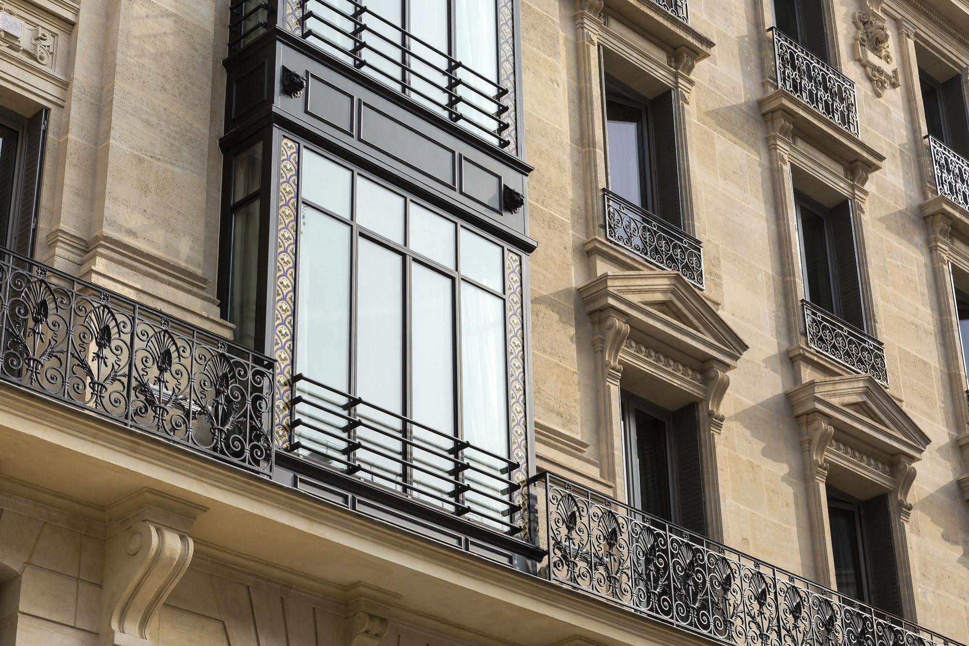 Отель La Clef Tour Eiffel Paris By The Crest Collection Экстерьер фото